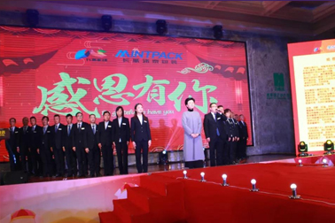 Wang dog says goodbye to the old year, and the gold